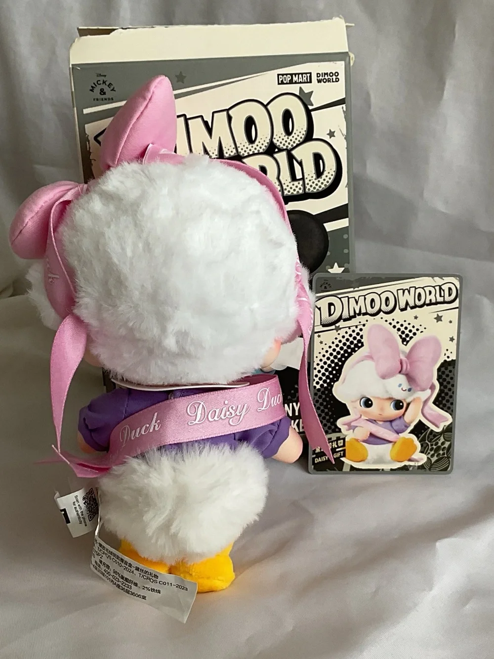 DIMOO WORLD * DISNEY Series Vinyl Plush Keychain - Daisy’s Gift NEW